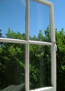 Ohne Fensterrahmen kein Fenster - die gängigsten Materialien sind Holz, Kunststoff und Aluminium.
